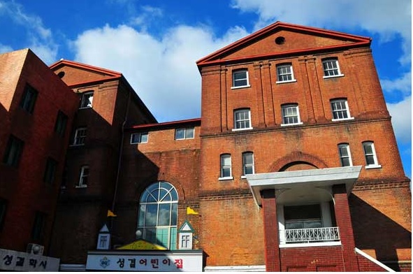 Truong dai hoc than hoc Seoul