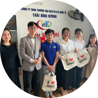 tặng học bổng cho học sinh nghèo
