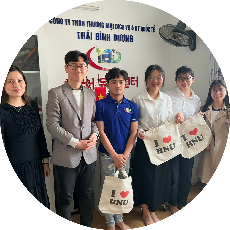 tặng học bổng cho học sinh nghèo