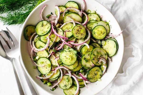 10 món ăn giải nhiệt ngày hè của người Hàn Quốc 11 Salad dưa chuột (오이 무침)